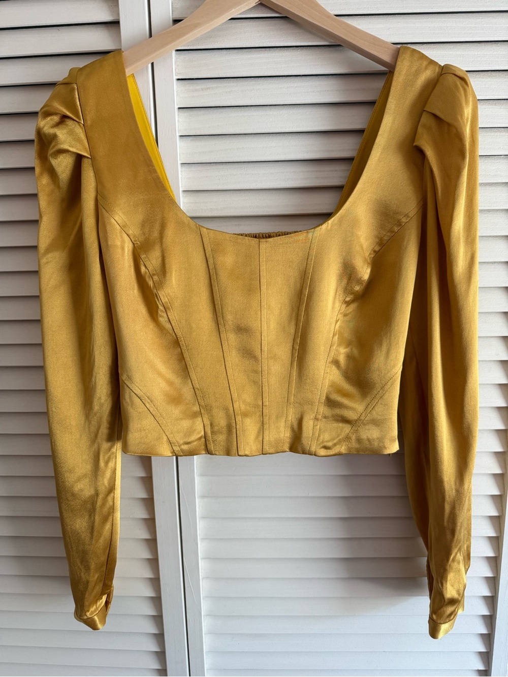 Intermix Size 4 Blouse w/ tags still attached.